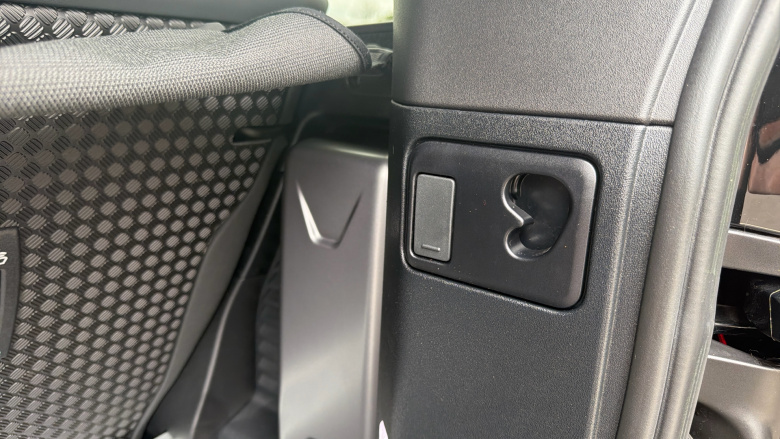 Land Rover Defender 3.0 D250 X-Dynamic HSE 90 3dr Auto Diesel Estate